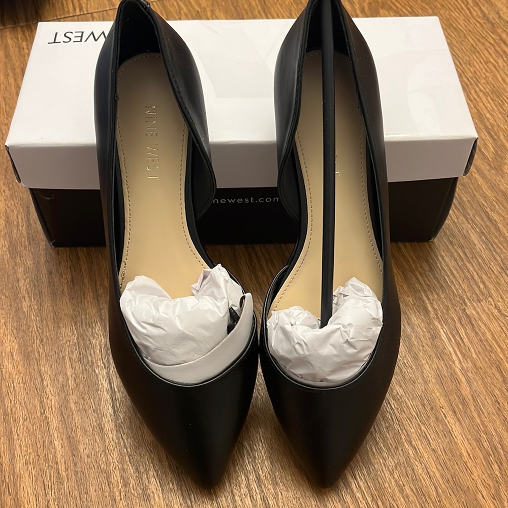 NWB. NW7SAIGE in Black